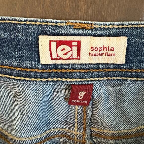 LEI Jeans Women 9 Blue Sophia Hipster Flare Distressed Y2K Grunge Whiskering - Picture 2 of 12